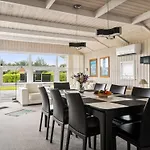 Nahele - 150m From The Sea By Interhome